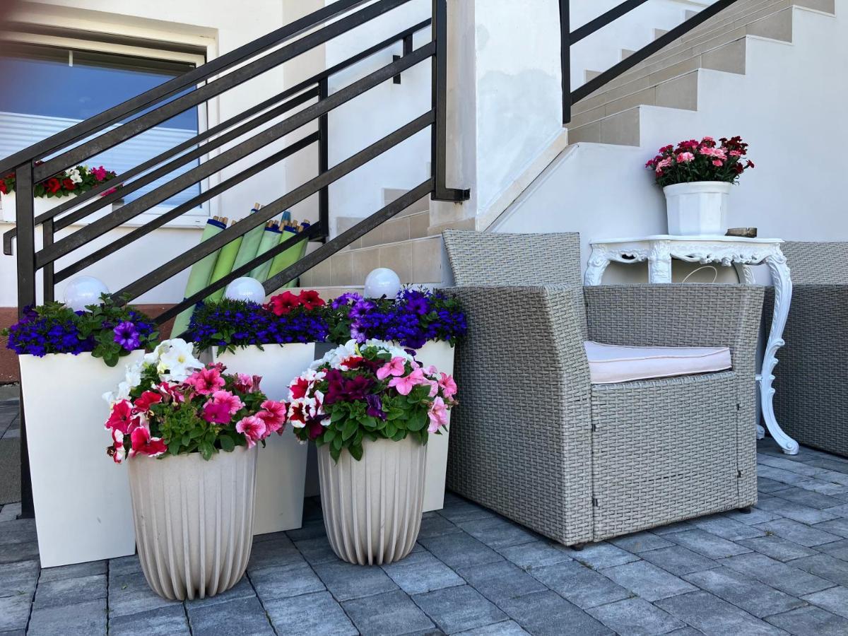 Agat Pokoje Goscinne Apartamenty Pobierowo Kültér fotó